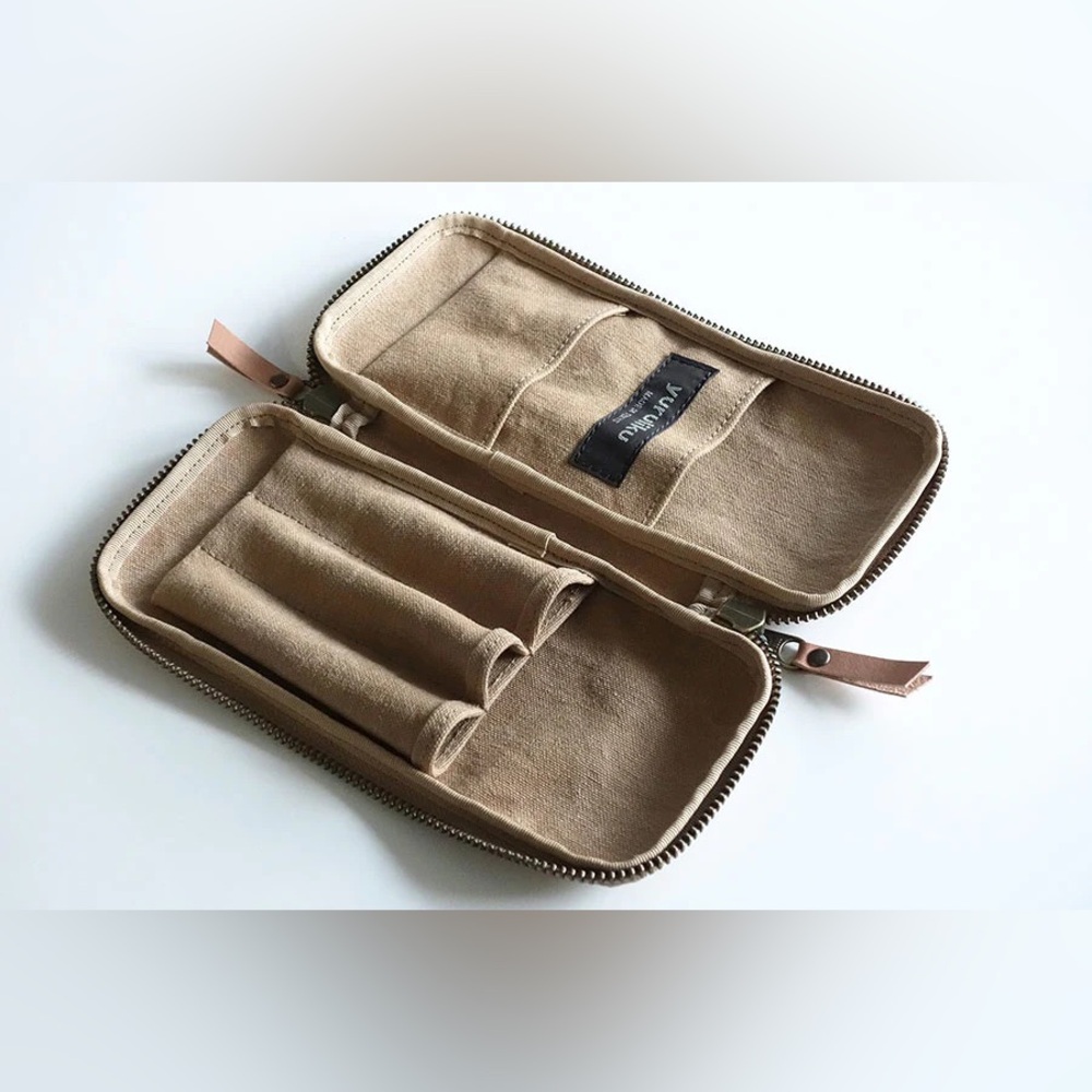 BNWT Yuruliku FLAT tool case / 3 Pens
